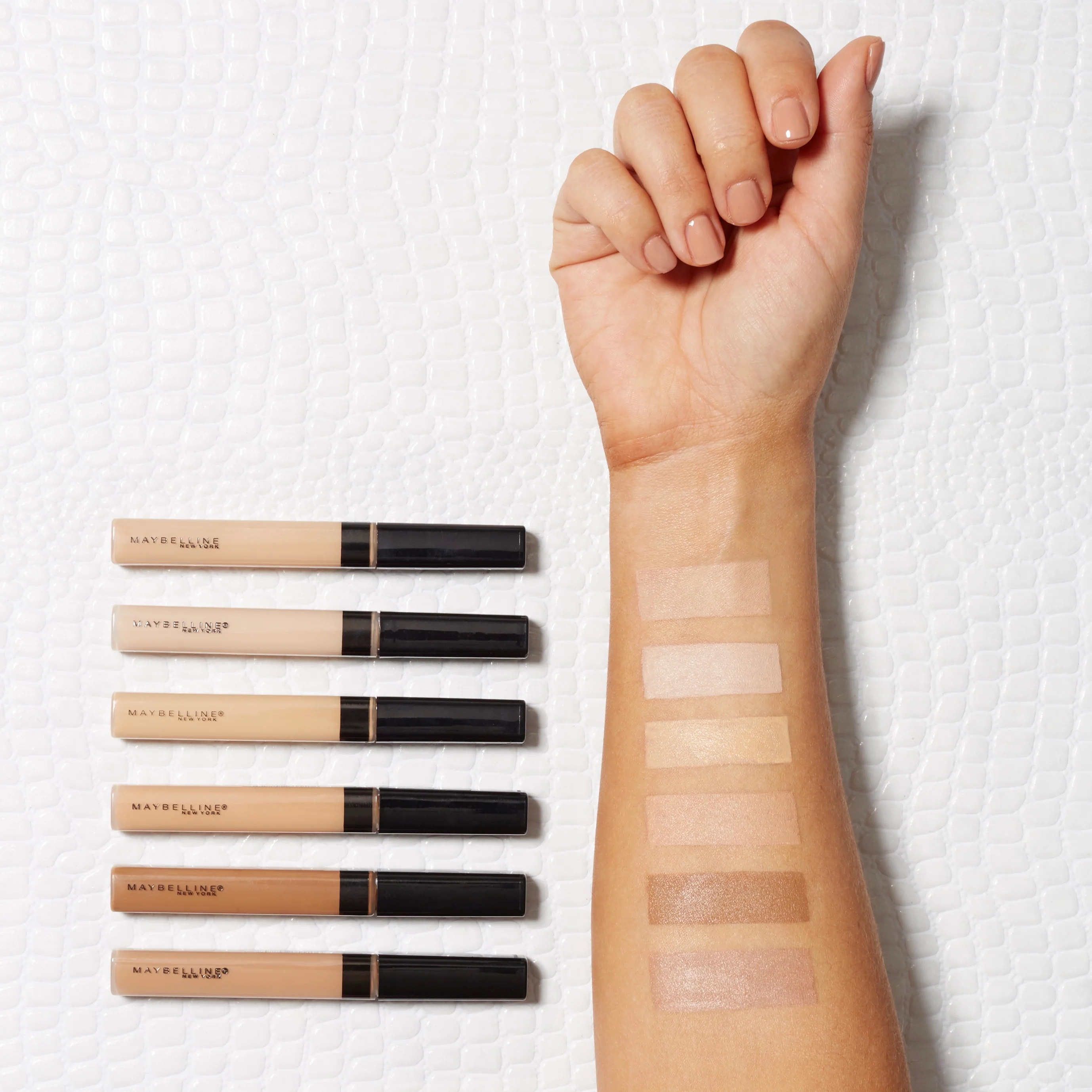 Maybelline New York Flawless Fit Me Concealer Oil and Fragrance-Free - Natural Coverage - Image 10