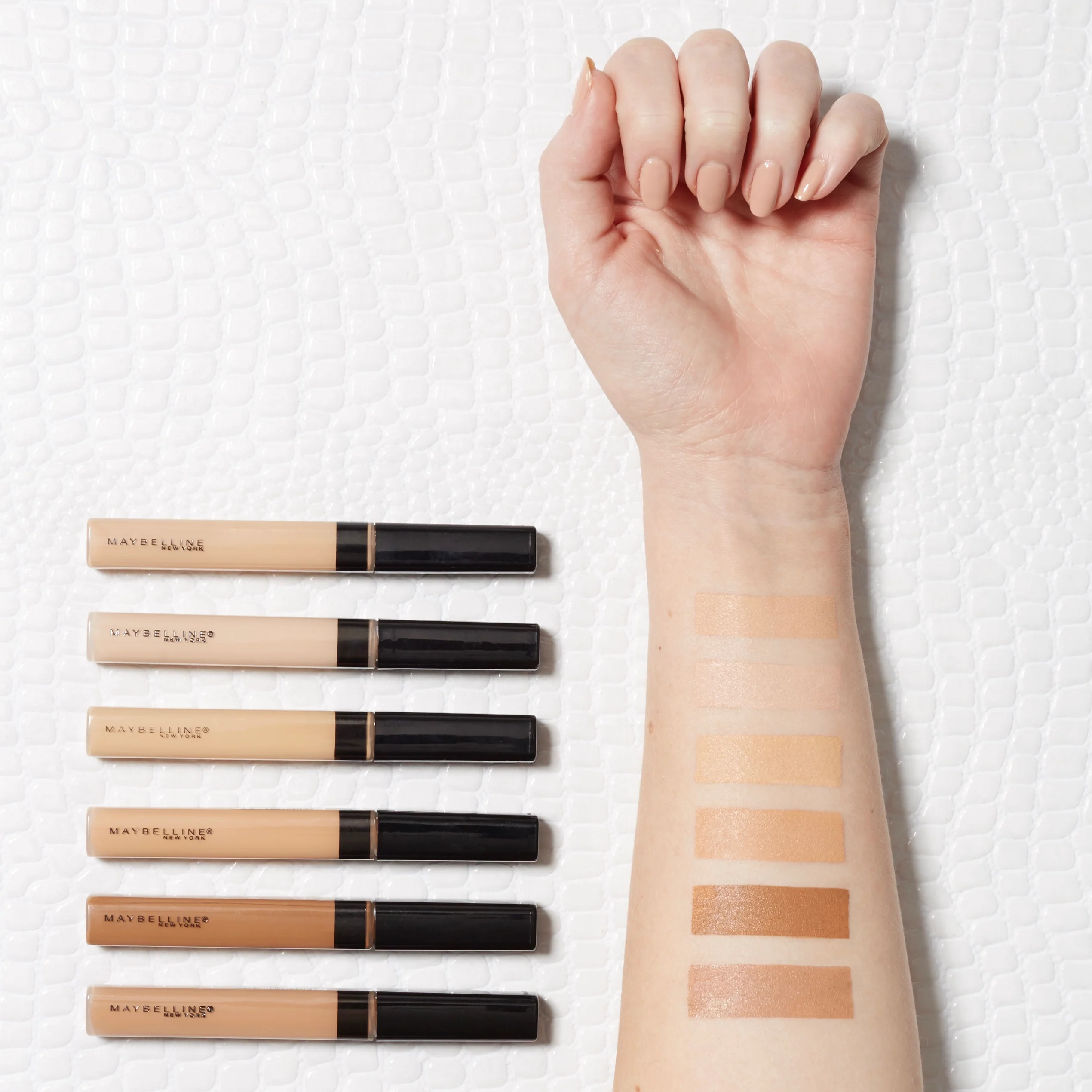 Maybelline New York Flawless Fit Me Concealer Oil and Fragrance-Free - Natural Coverage - Image 9