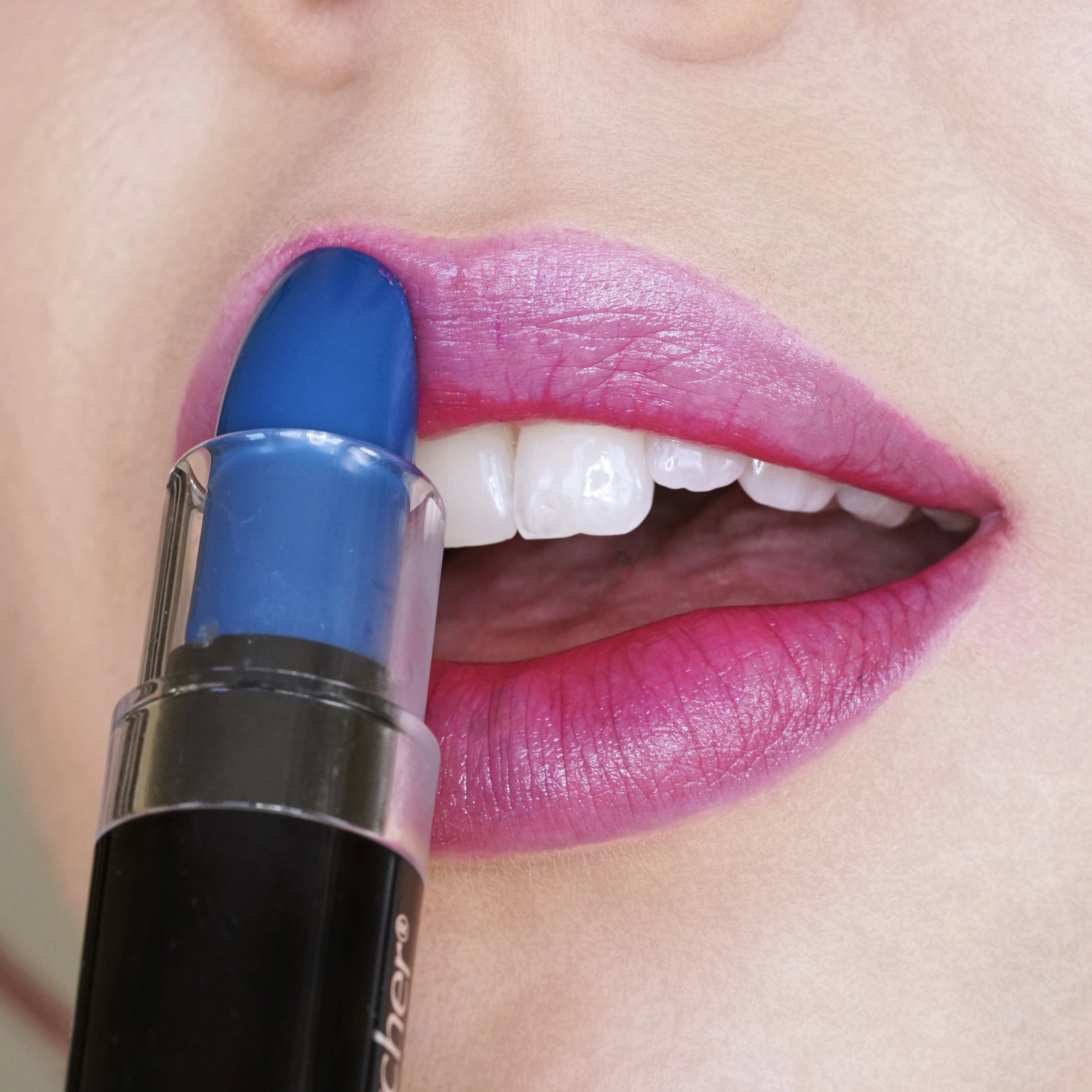 MoodMatcher Color Changing Lipstick Dark Blue To Rouge Pink - Image 4
