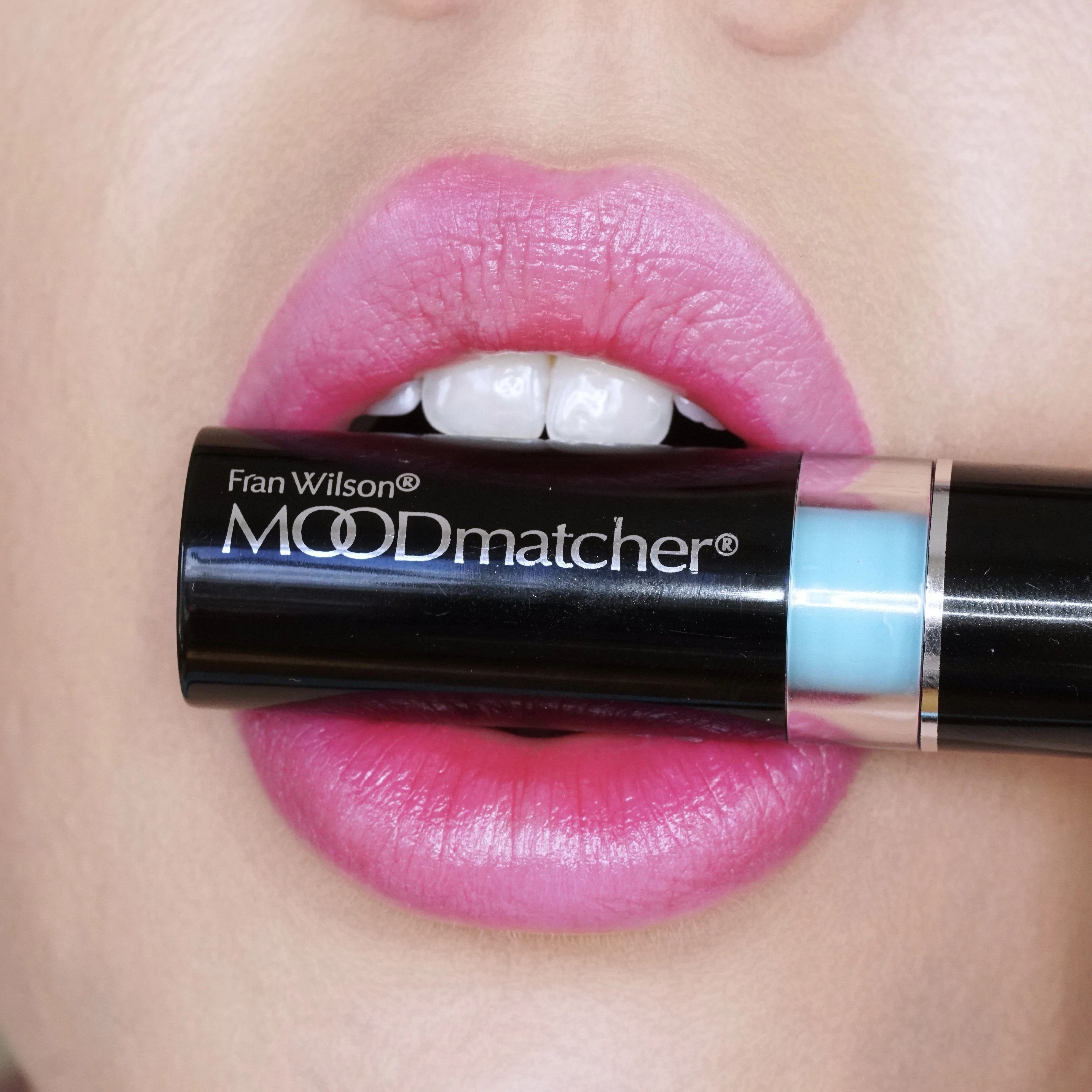 MoodMatcher Color Changing Lipstick Light Blue To Very Light Pink - Image 5