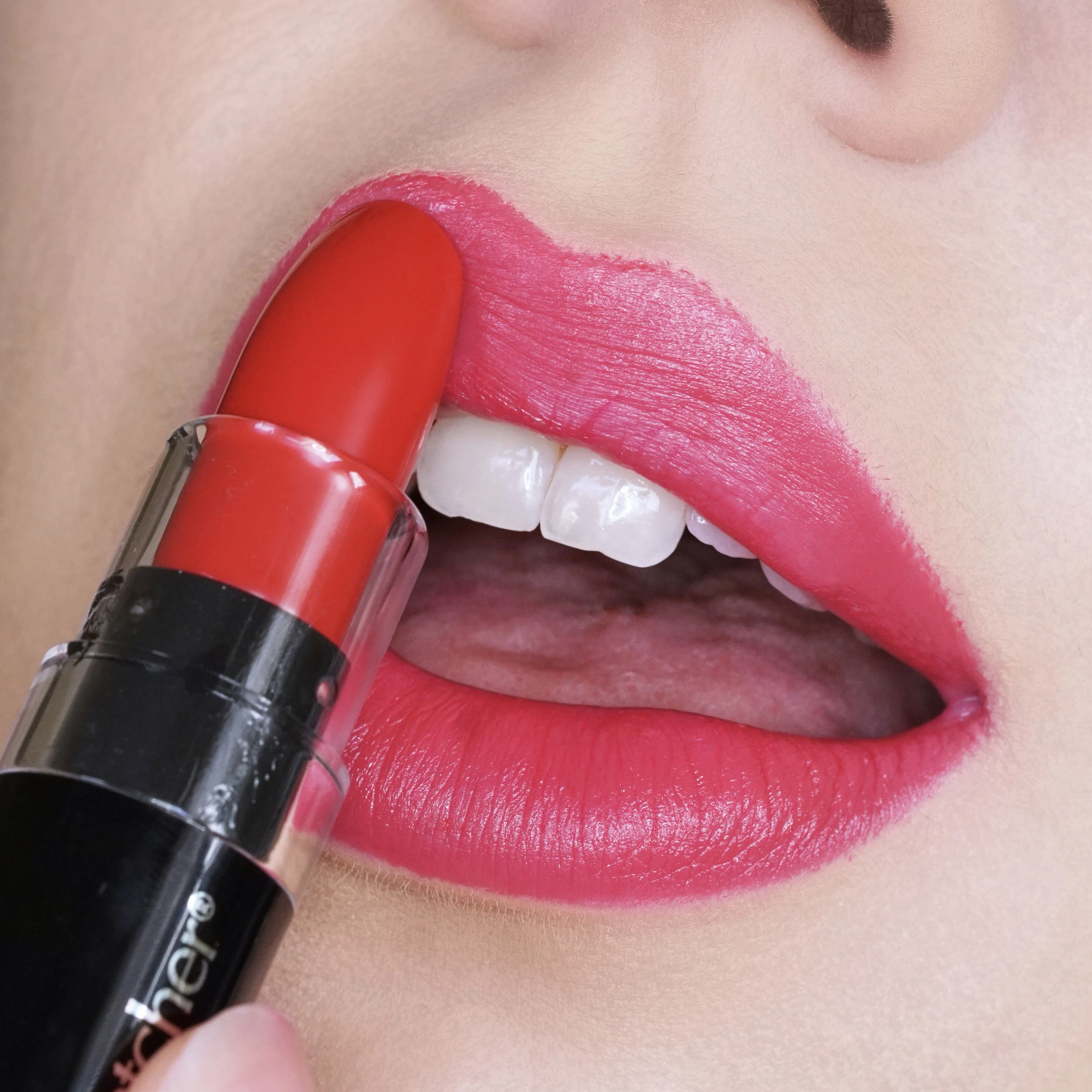 MoodMatcher Color Changing Lipstick Red To Dark Fuchsia Tint - Image 5